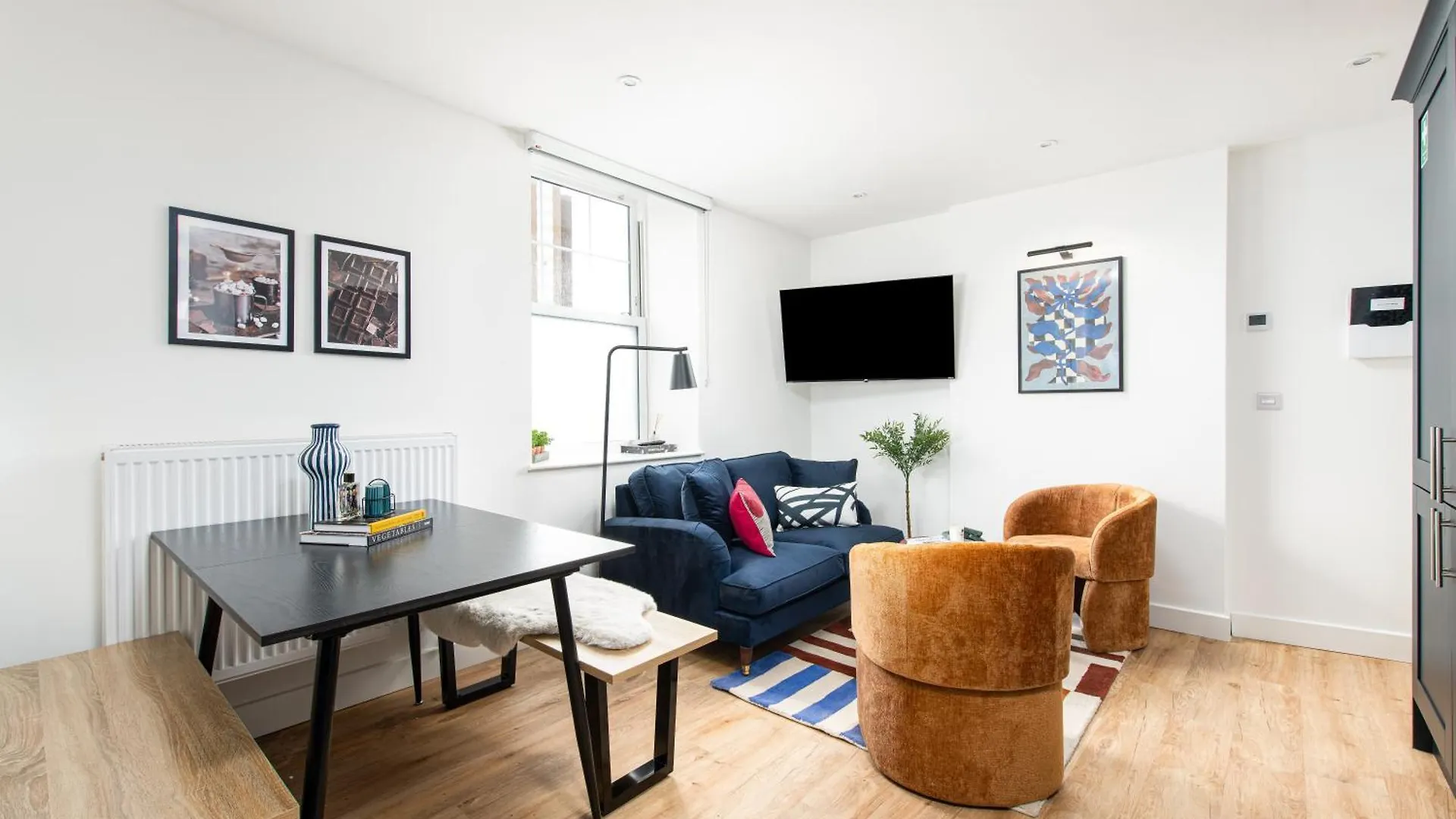 Chic-5Bed-5Bath-Freeparking-By Fabaccommodation Bristol