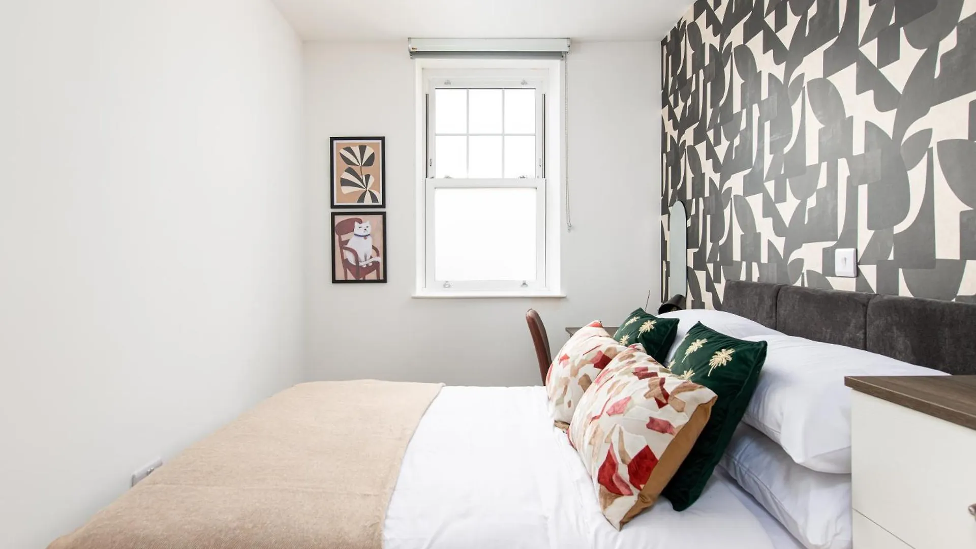 Apartment Chic-5Bed-5Bath-Freeparking-By Fabaccommodation Bristol