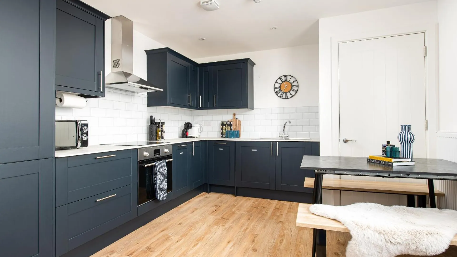 Chic-5Bed-5Bath-Freeparking-By Fabaccommodation Bristol
