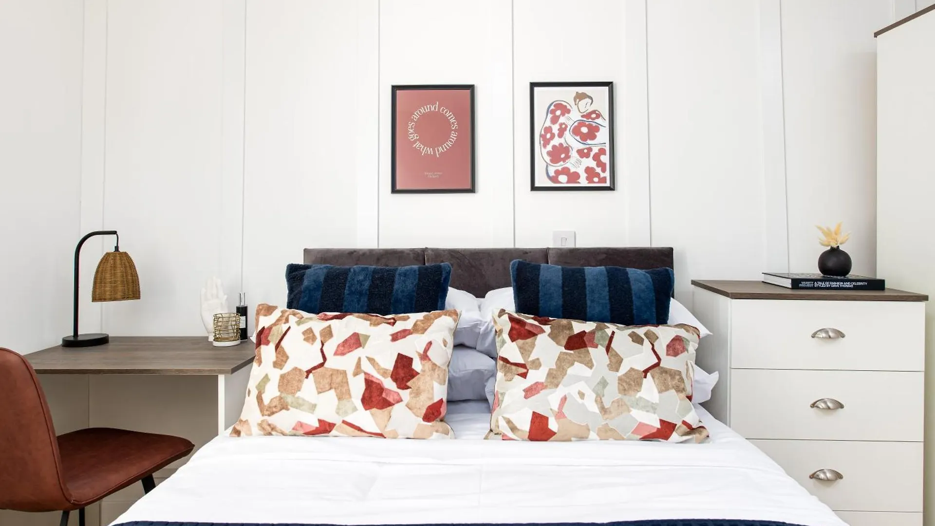 Chic-5Bed-5Bath-Freeparking-By Fabaccommodation Bristol Apartment