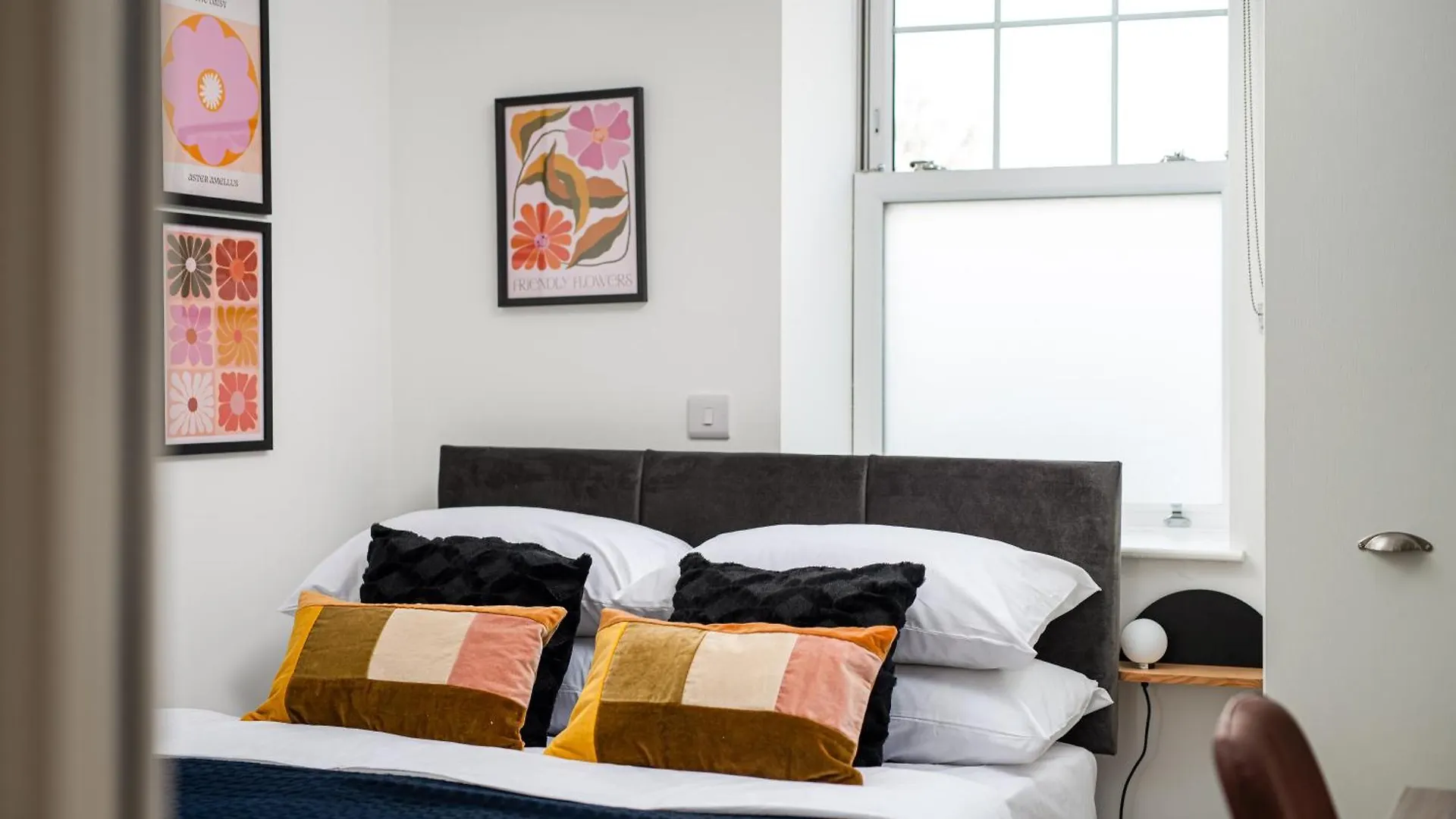 Chic-5Bed-5Bath-Freeparking-By Fabaccommodation Bristol United Kingdom