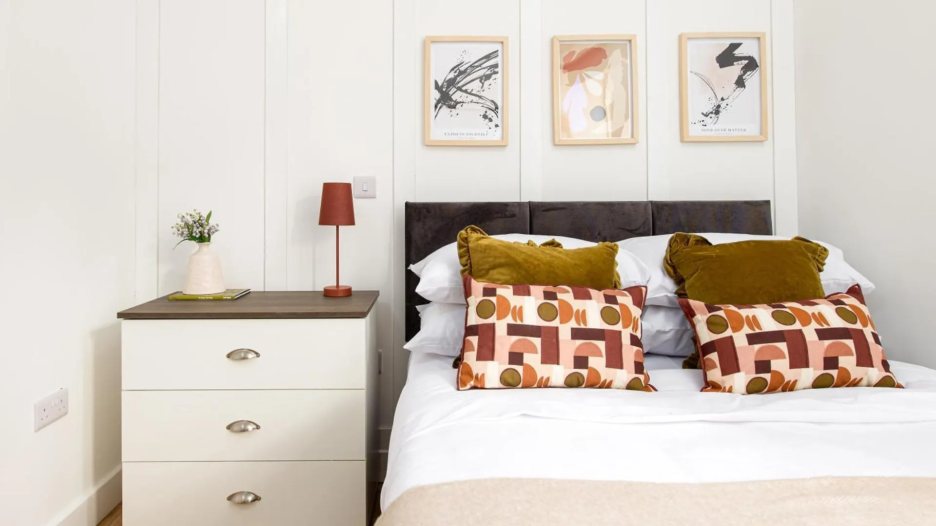 Chic-5Bed-5Bath-Freeparking-By Fabaccommodation Bristol Apartment